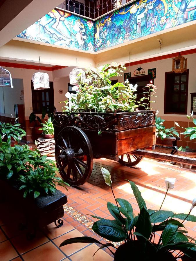 Hotel Regis Uruapan  Exterior photo
